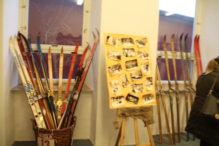 Wystawa starego sprzętu narciarskiego